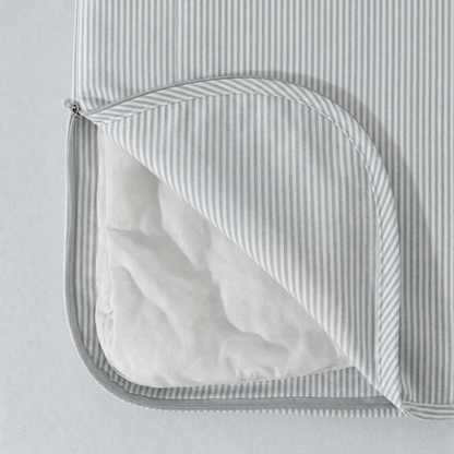 Parure de lit : Housse de couette zippée + 2 taies d'oreiller en percale de coton rayée grise